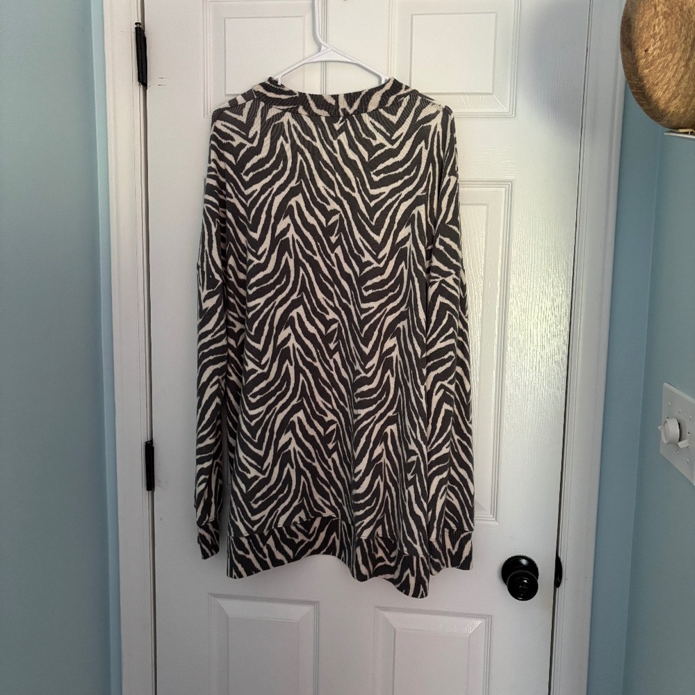 Very soft, oversized, Wonderly, 2X Sweater. Excellent condition.